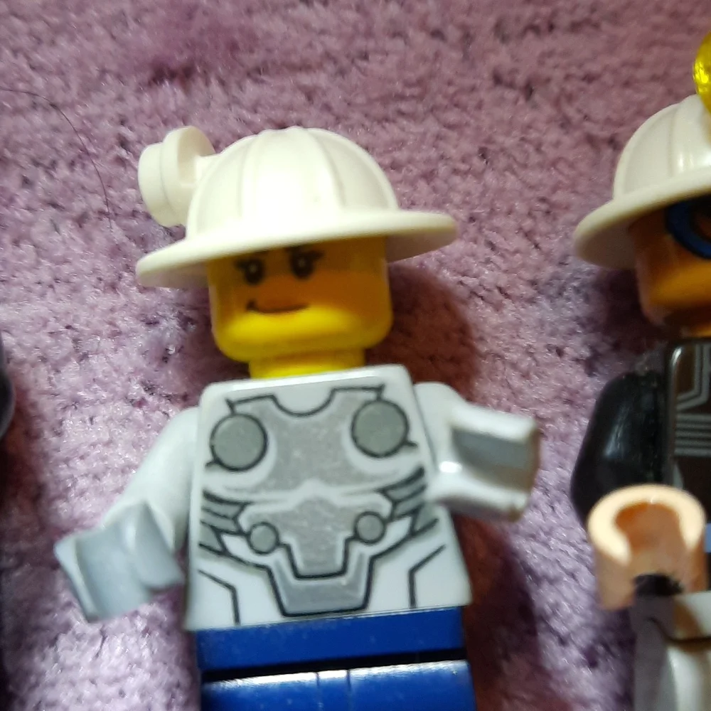 Lego Toys 3 and 1/2 men - Picture 4 of 8